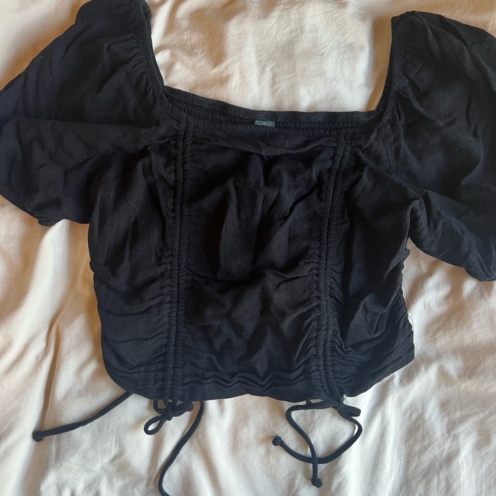 Cropped puff shoulder top with tie detail